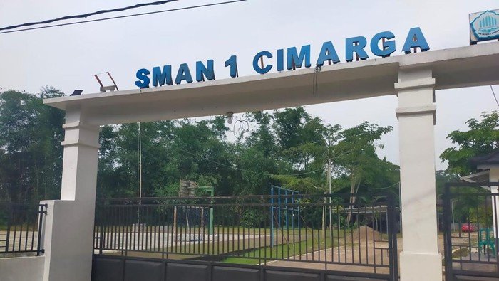 Fakta-fakta Kepala SMAN 1 Cimarga Tampar Siswa gegara Ketahuan Merokok!